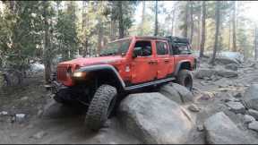 Jeep Gladiator and Suzuki Samurai Tackle An Epic Rock Crawling Trail (Coyote Lake Trail)